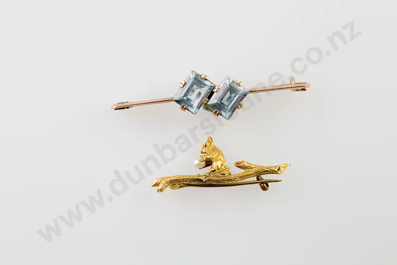 Two 15ct 9ct Bar Brooches Image 1++