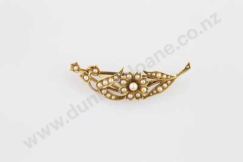 Victorian Cased 15ct Floret Bar Brooch Image 1++
