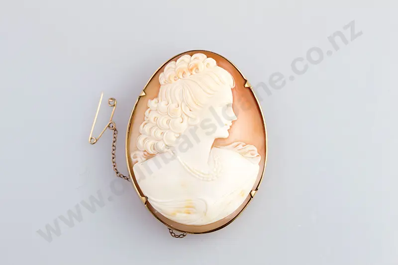 Large 9ct Framed Classic Portrait Cameo Brooch Image 1++