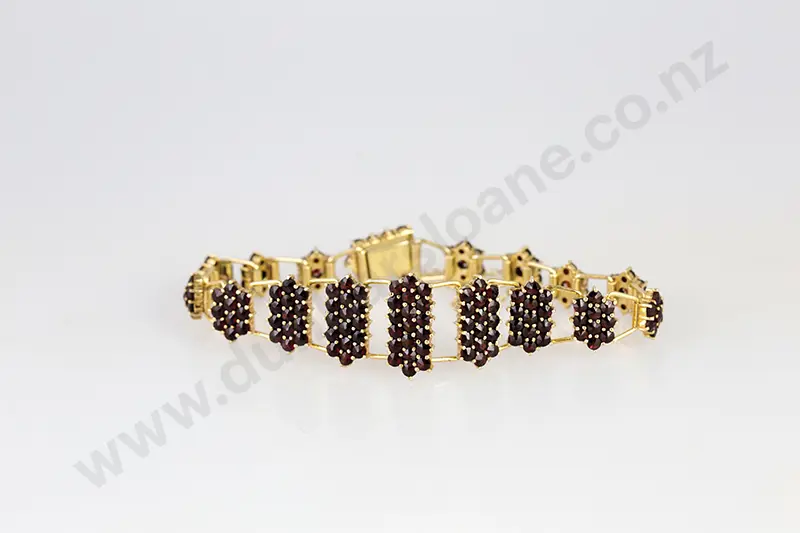 9ct Multiple Garnet Bracelet Image 1++