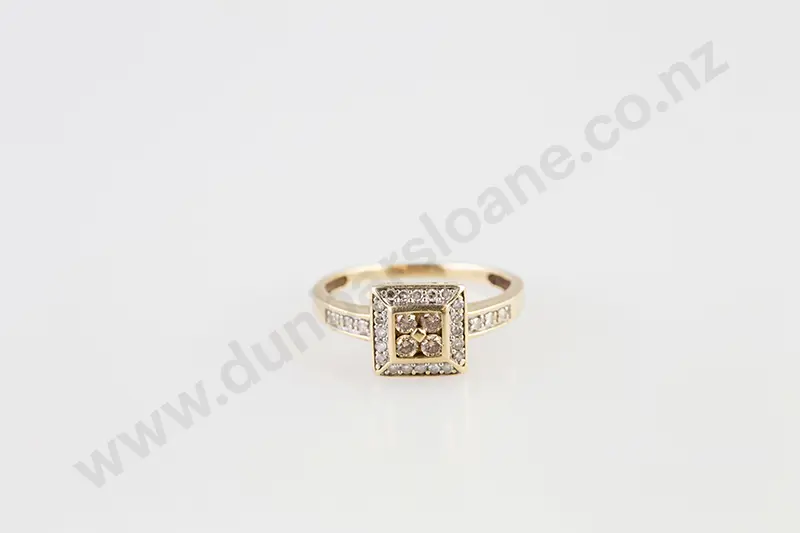 9ct 30stone Diamond Cluster Ring Image 1++