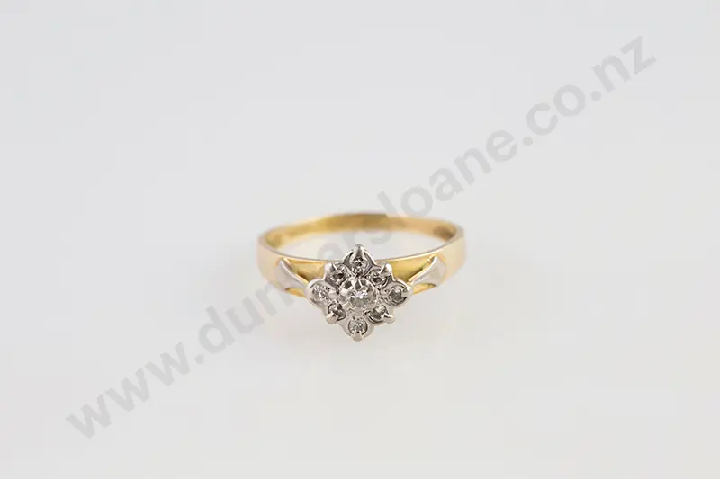 18ct Nine Stone Diamond Cluster Ring Image 1++