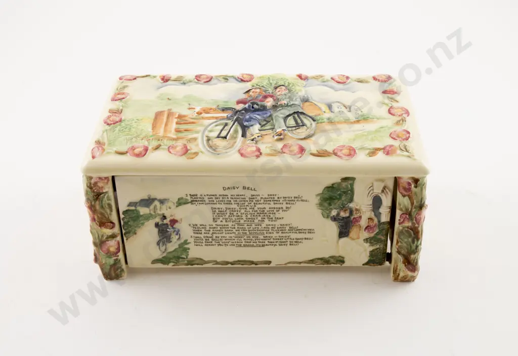 Crown Devon Musical Box Image 1++