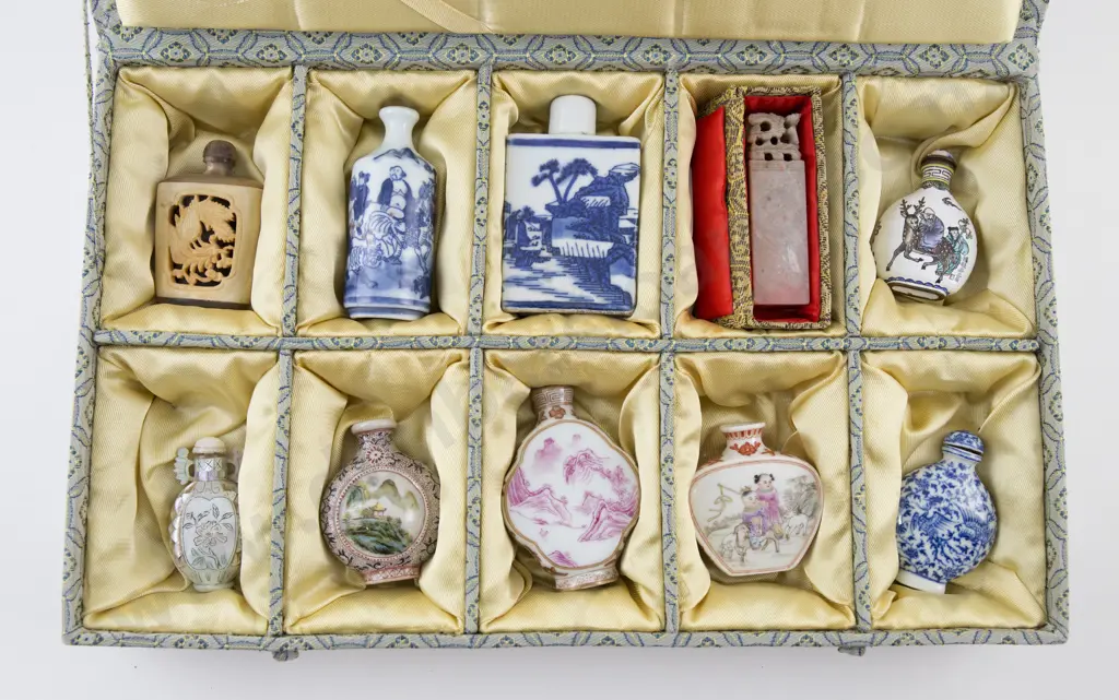 Collection Nine Various Snuff Bottles, Seal & Food Bowls Image 1++
