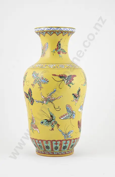 Large Mantel Vase Image 1++