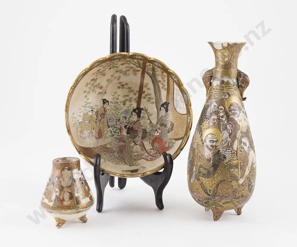 Late C19th Satsuma Teapot and Two Cups Image 1++