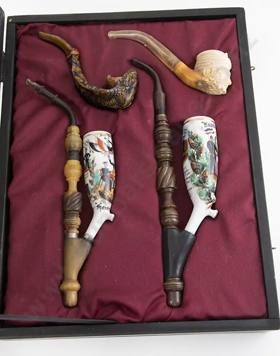 Cased Display Of Four Vintage Pipes Image 1++