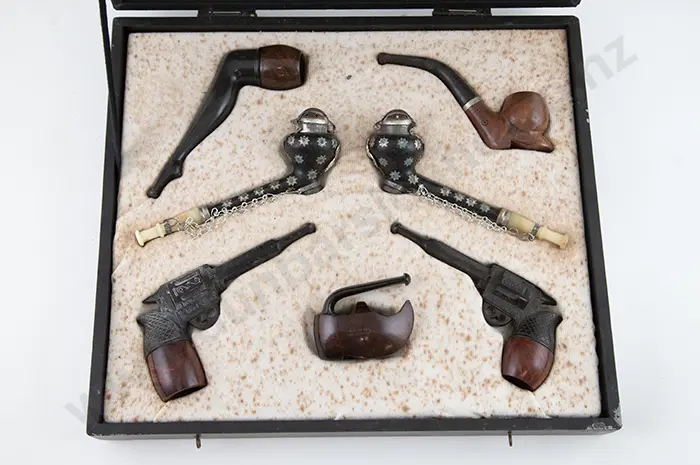 Cased Display Of Seven Vintage Pipes Image 1++