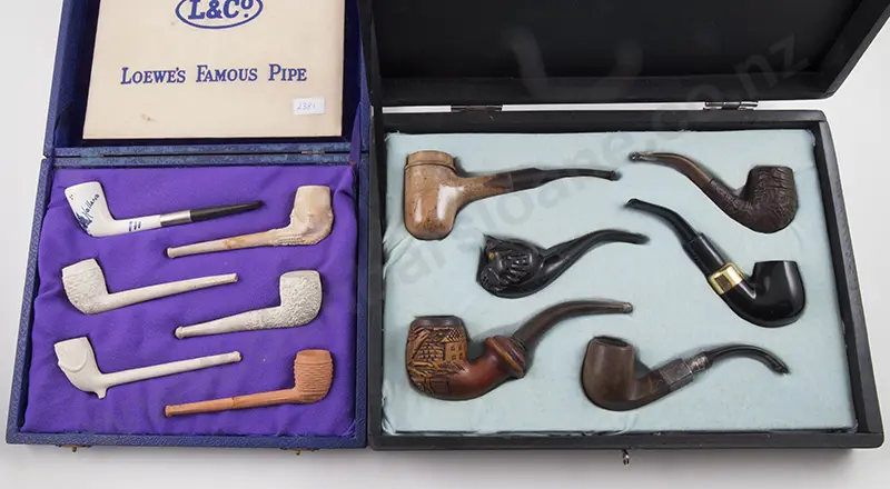 Cased Display Of Six Various Pipes and Clay Pipes Image 1++