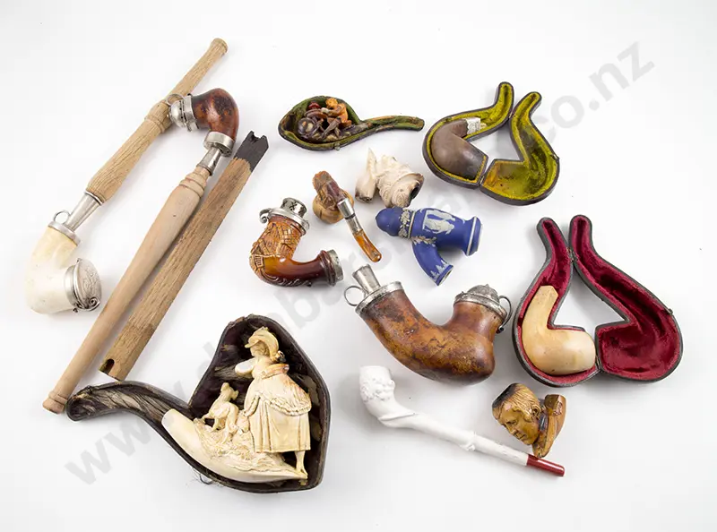 Small Box Of Meerschaum & Other Pipe Parts Image 1++