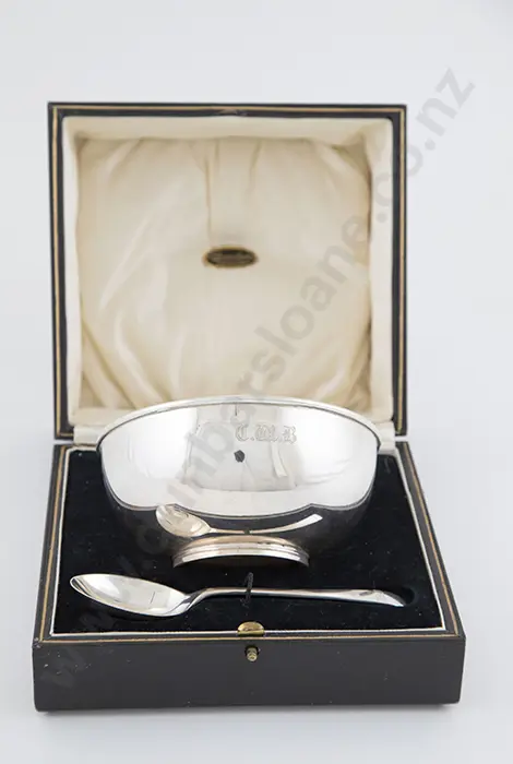Cased Geo V S/S Sugar Bowl & Spoon Image 1++