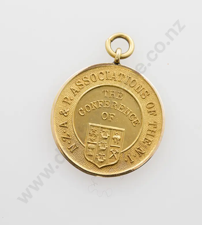 15ct Gold N.Z A & P Medal Image 1++