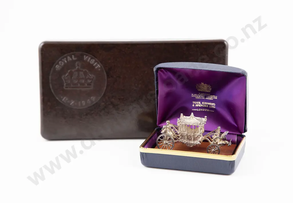 Miniature S/S 1977 Coronation Coach & Bakelite Cigarette Box Image 1++