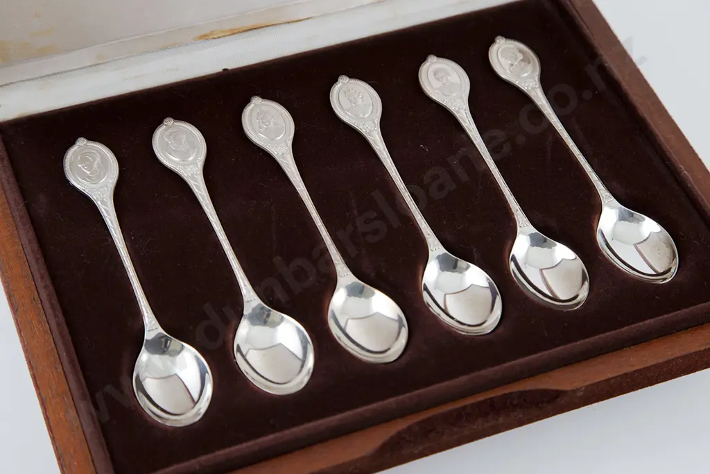 Cased Set Six S/S Sovereign Queens Spoons Image 1++
