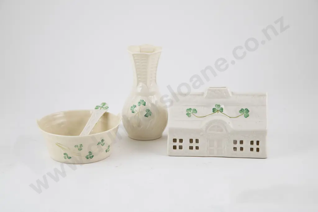 Belleek Thatched Cottage Night Light Image 1++