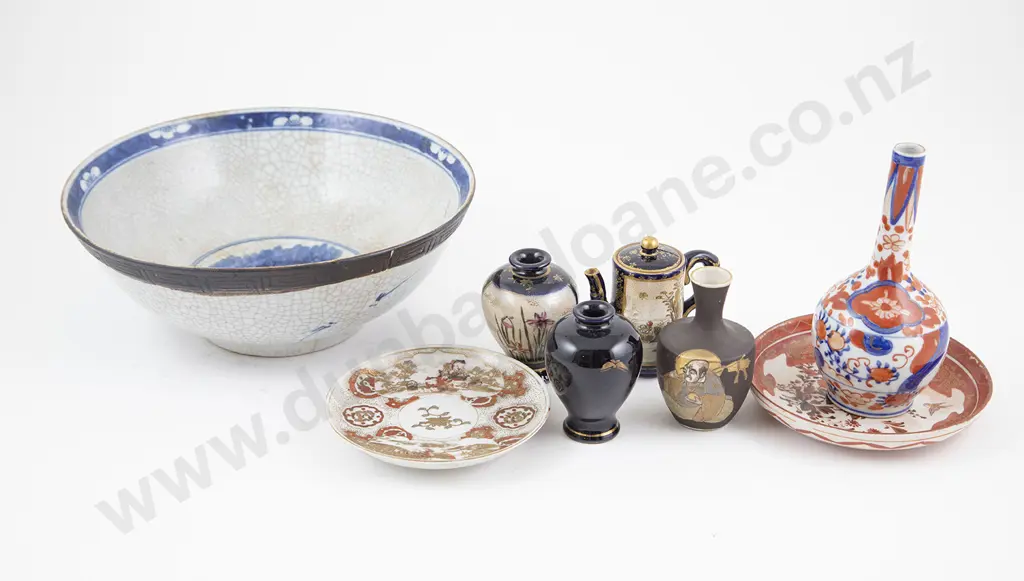 Three Small Japanese Satsuma Vases Image 1++