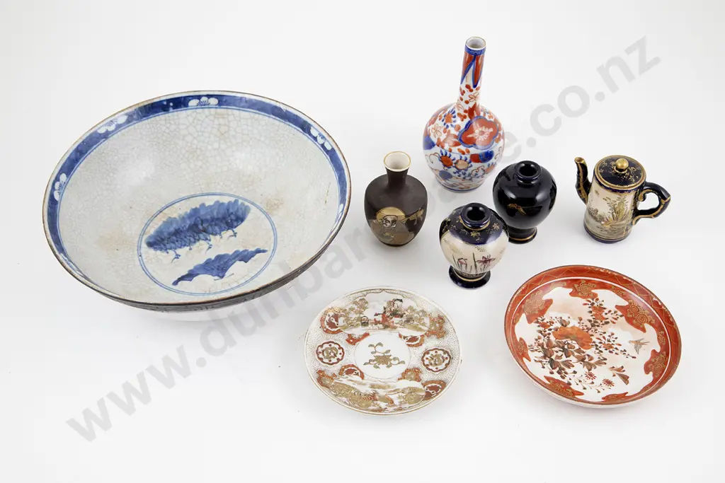 Three Small Japanese Satsuma Vases Image 1++