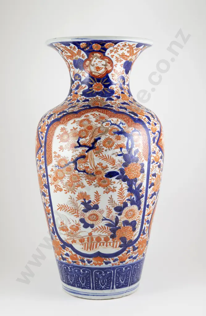 Large Japanese Imari Vase Image 1++