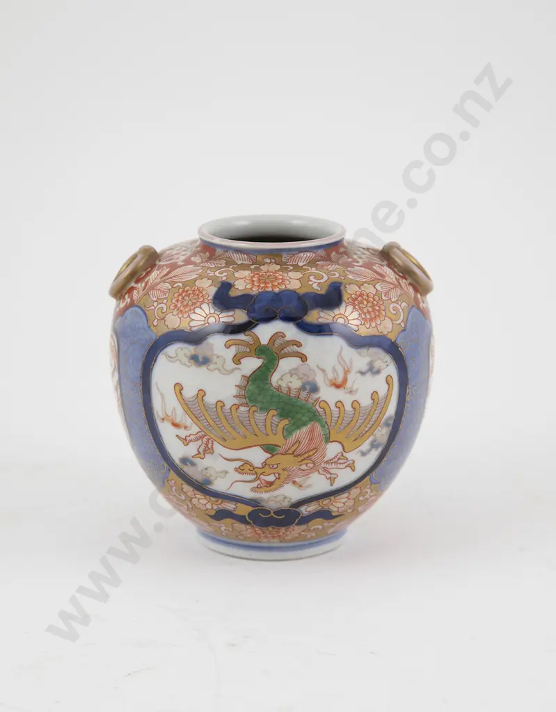 Small Japanese Imari Ovoid Vase Image 1++