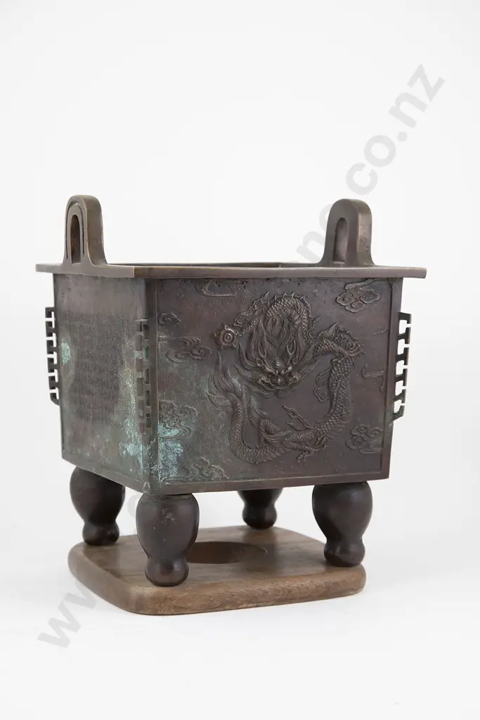 Chinese Bronze Ritual Vessel Image 1++