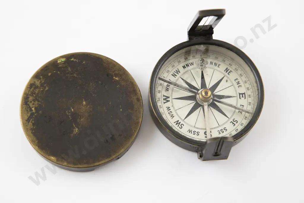 Vintage Bronzed Pocket Compass Image 1++