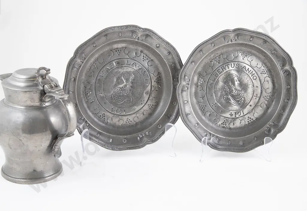 Lidded Pewter Hot Water Jug Image 1++