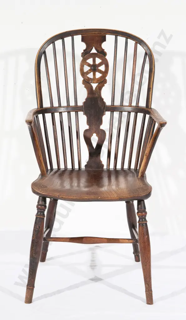 Geo III Elm Wheel Back Windsor Chair Image 1++