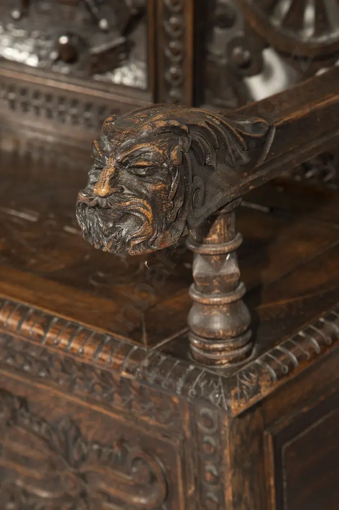 Late Victorian Carved Oak Hall Settle Image 1++