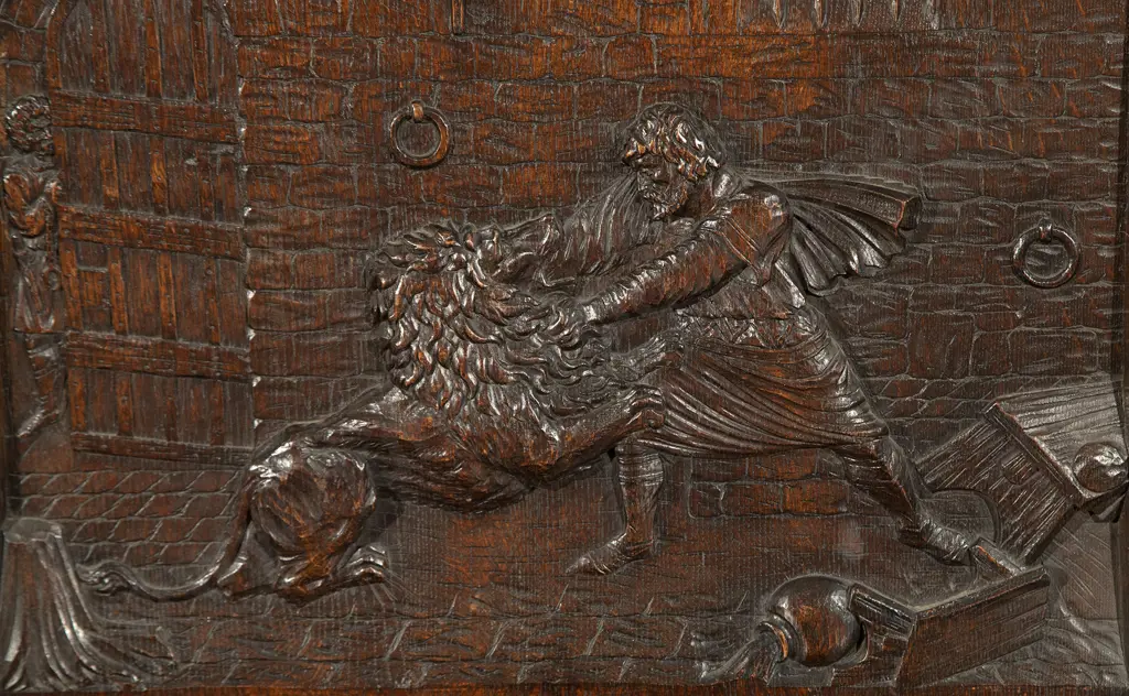 Late Victorian Carved Oak Hall Settle Image 1++
