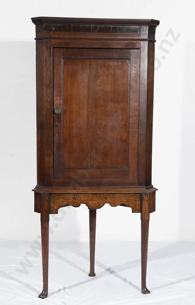 Geo III Oak Corner Cupboard on Stand Image 1++