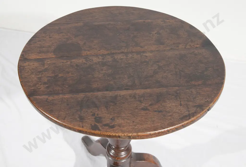 Geo III Oak Circular Wine Table Image 1++