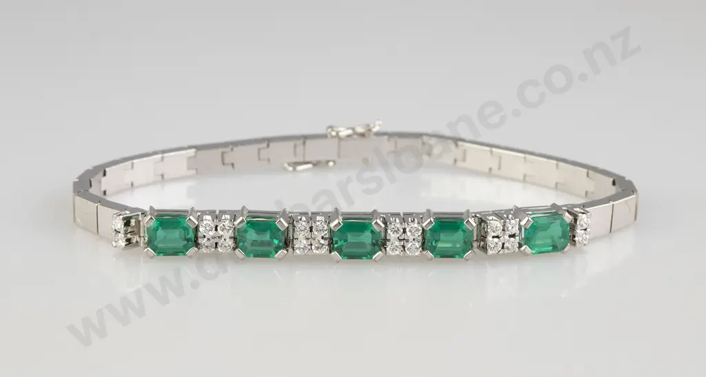 18ct White Gold 25stone Emerald & Diamond Bracelet Image 1++