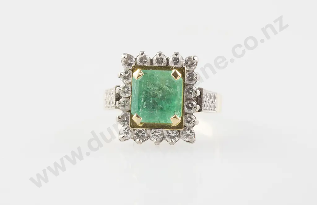 18ct 19stone Emerald & Diamond Cluster Ring Image 1++