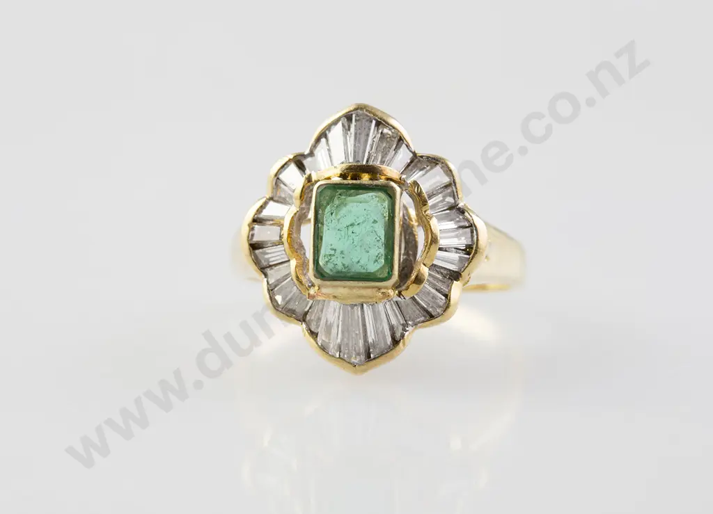 18ct 29stone Emerald & Diamond Cluster Ring Image 1++
