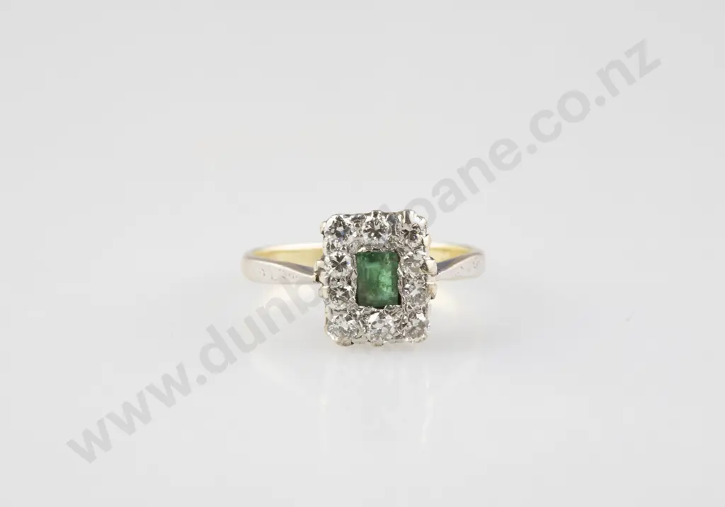 18ct Eleven Stone Emerald & Diamond Cluster Ring Image 1++