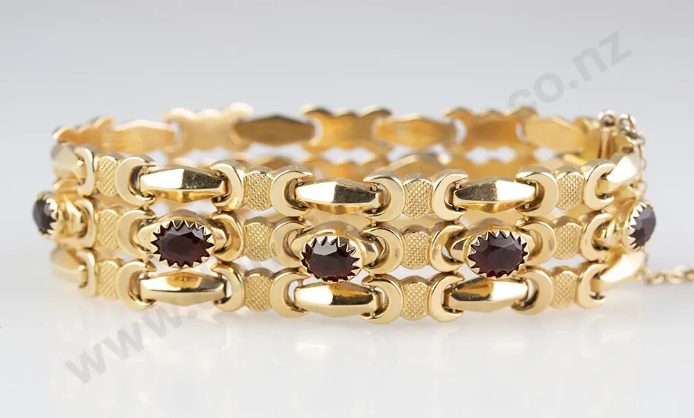 18ct Wide Hinged Fancy Link Bracelet Image 1++