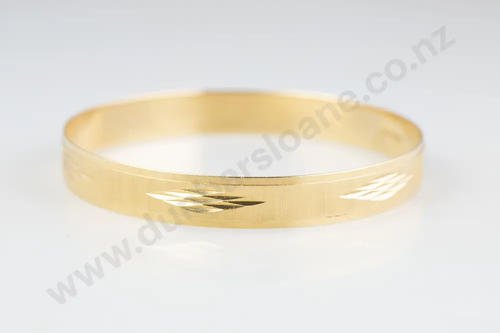 18ct Bangle Image 1++