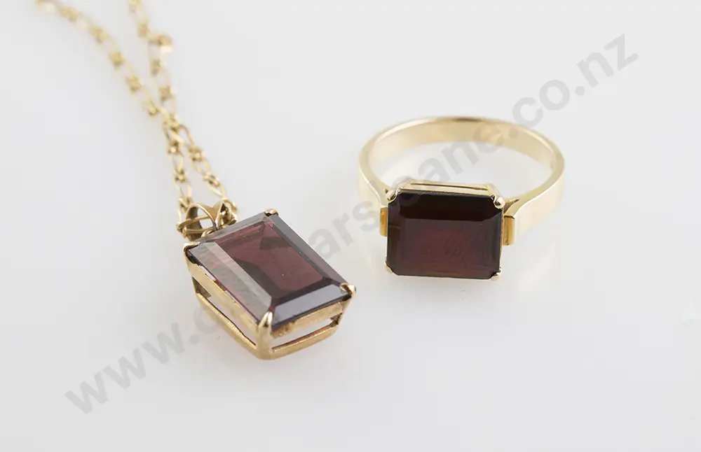 14ct Single Garnet Ring and Pendant Image 1++