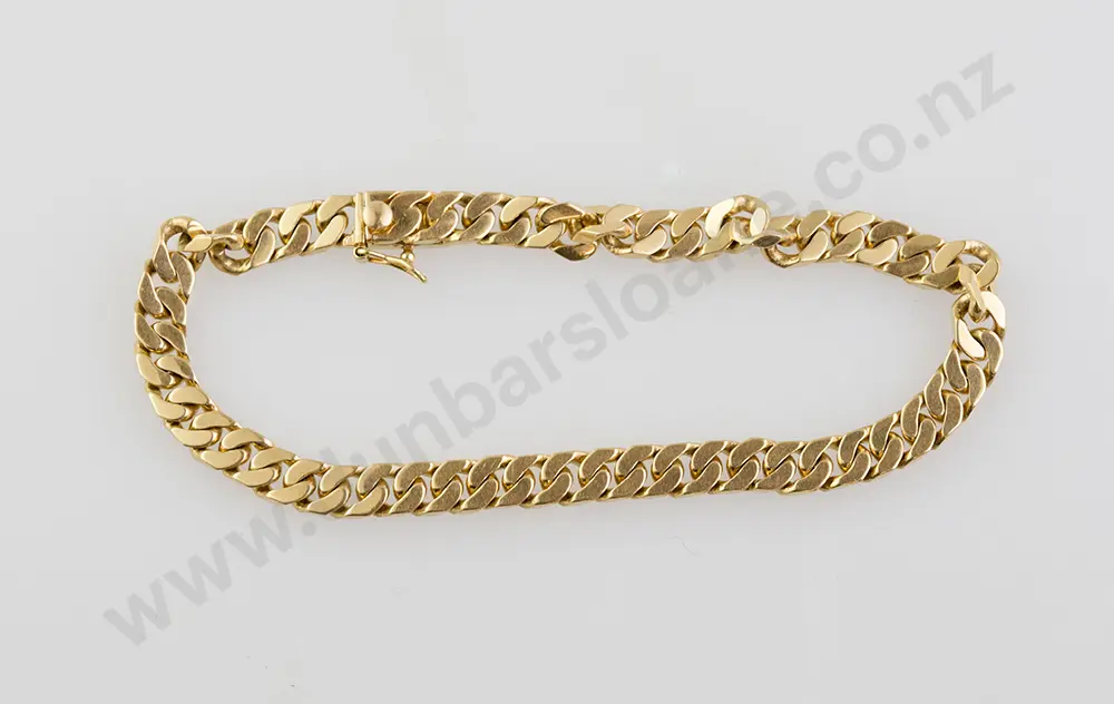 18ct Modern Flat Curb Link Bracelet Image 1++