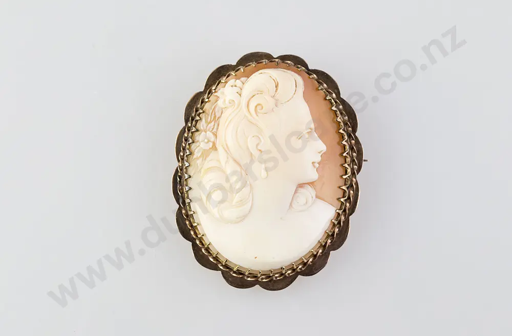Large 9ct Framed Portrait Cameo Brooch Image 1++