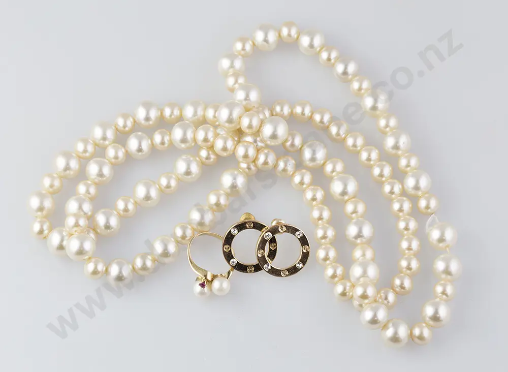14ct Two Cultured Pearl Ring set with two side rubies together with imitation pearl necklace and earrings Image 1++