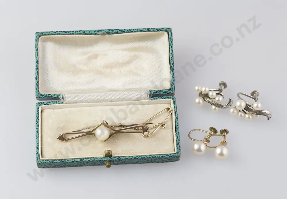 9ct Cultured Pearl Bar Brooch with 9ct single pearl earrings and s/s cluster pearl earrings Image 1++