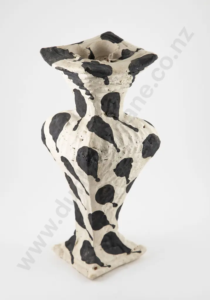 Richard Parker Black & White Vase Image 1++