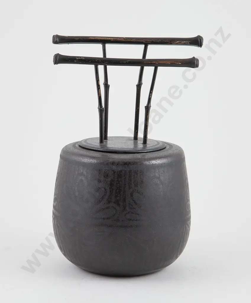 Anneke Borren Lidded Pot Image 1++