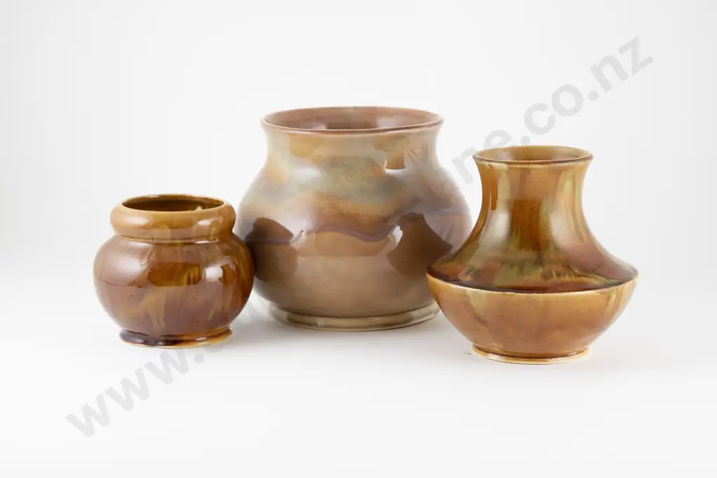 Three Graduated Crown Lynn Vases Image 1++