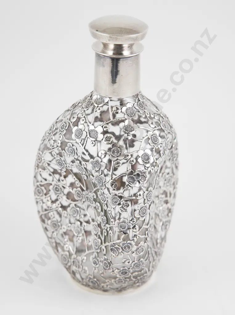 S/S Overlaid Dimpled Whisky Decanter Image 1++