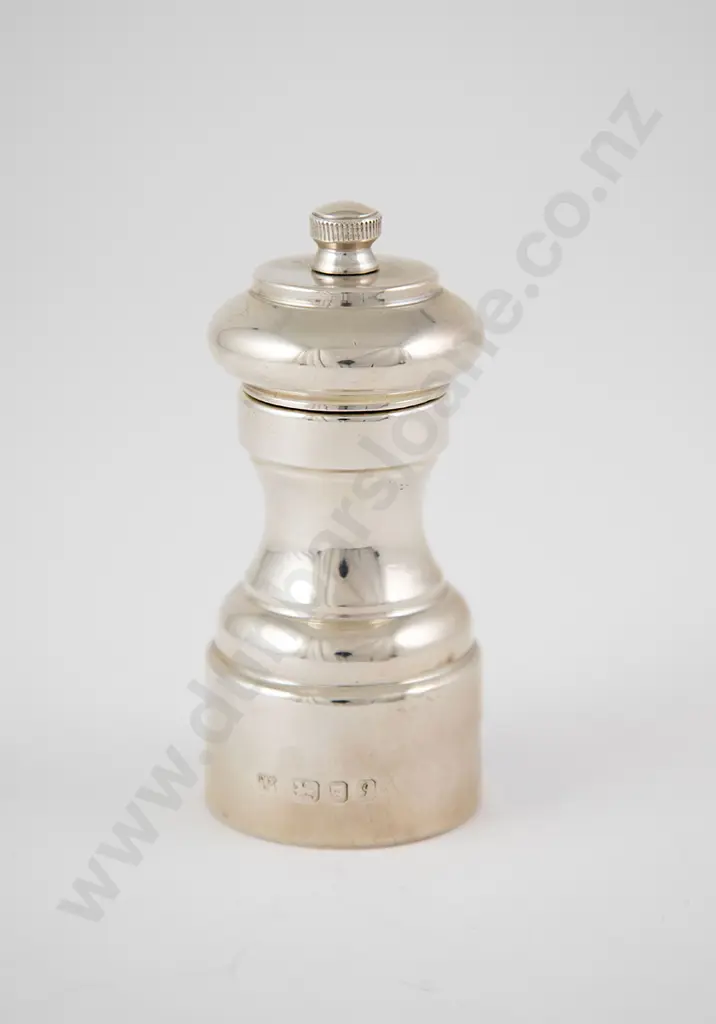 QEII S/S Pepper Mill Image 1++