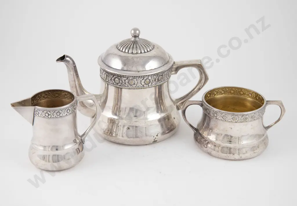 Orivit Three Piece Tea Set Image 1++