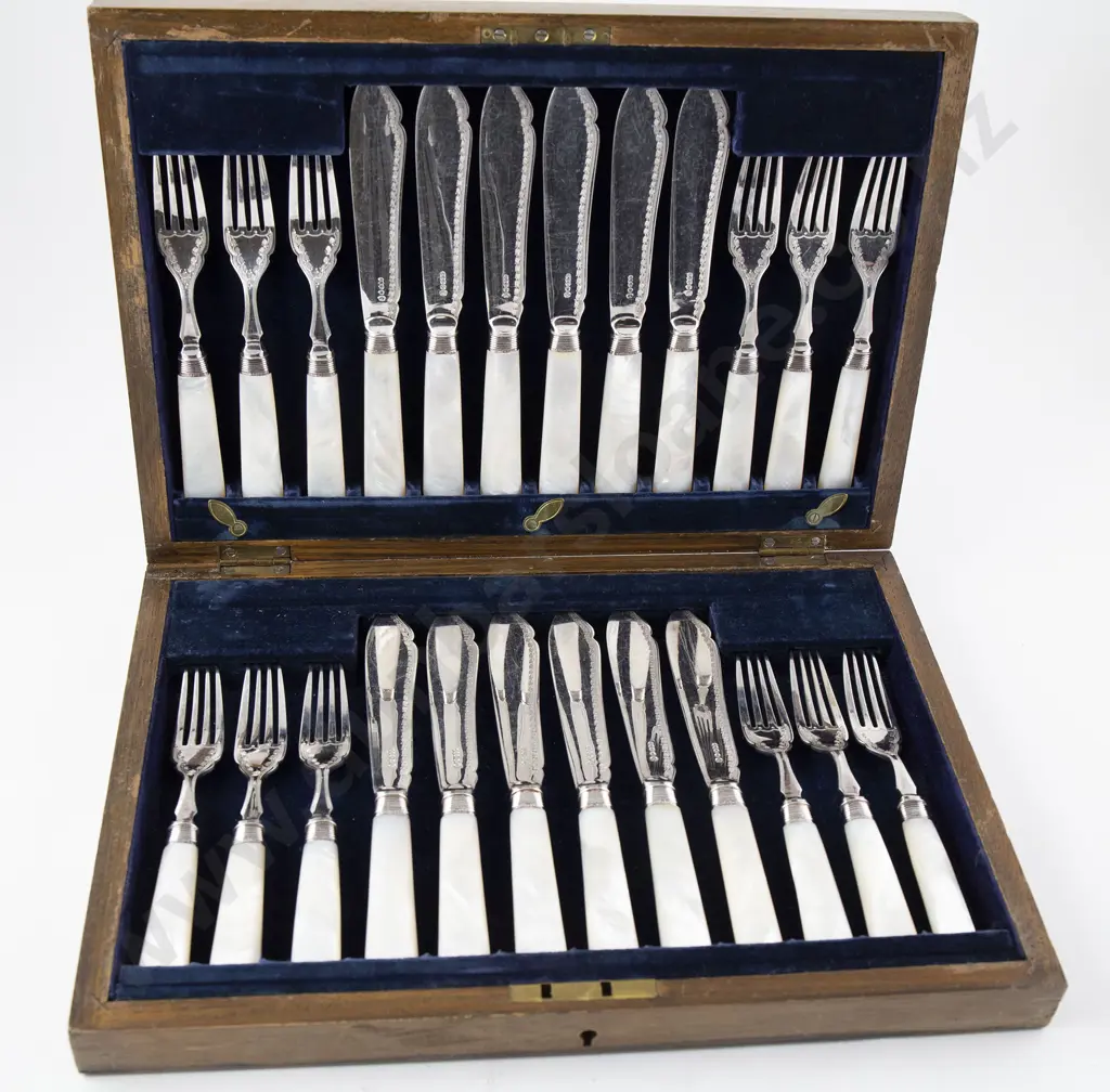 Edw Oak Canteen Of 12 Fish Knives & Forks Image 1++