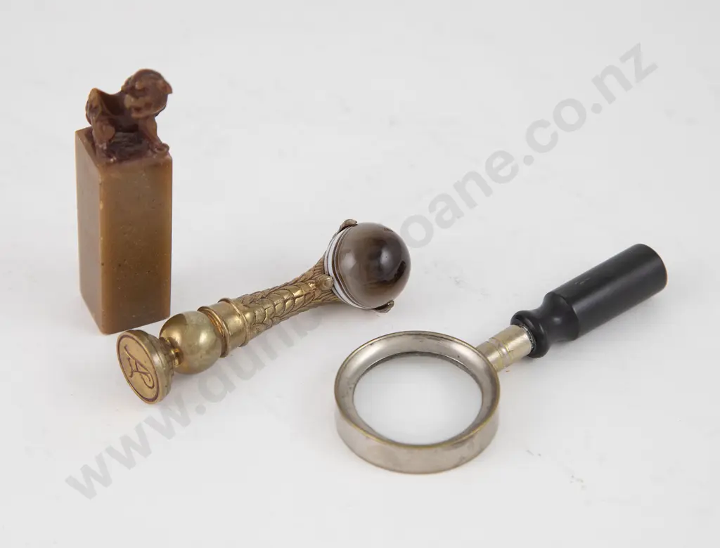 Miniature Magnifying Glass Image 1++